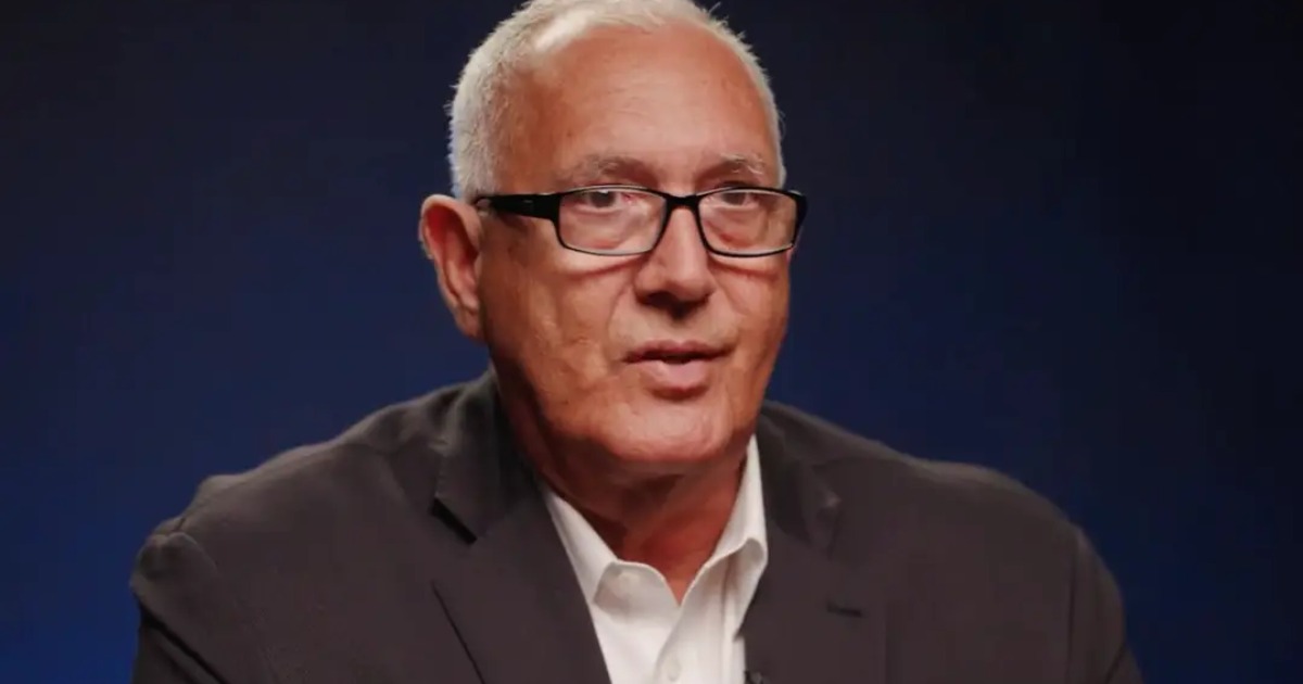 Former FBI "spy catcher" reveals whether body language can really tell you if someone's lying