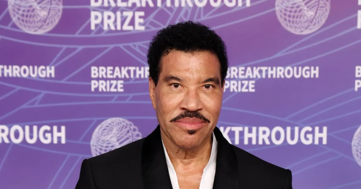 Lionel Richie hospitalized for second time this summer following St Louis concert