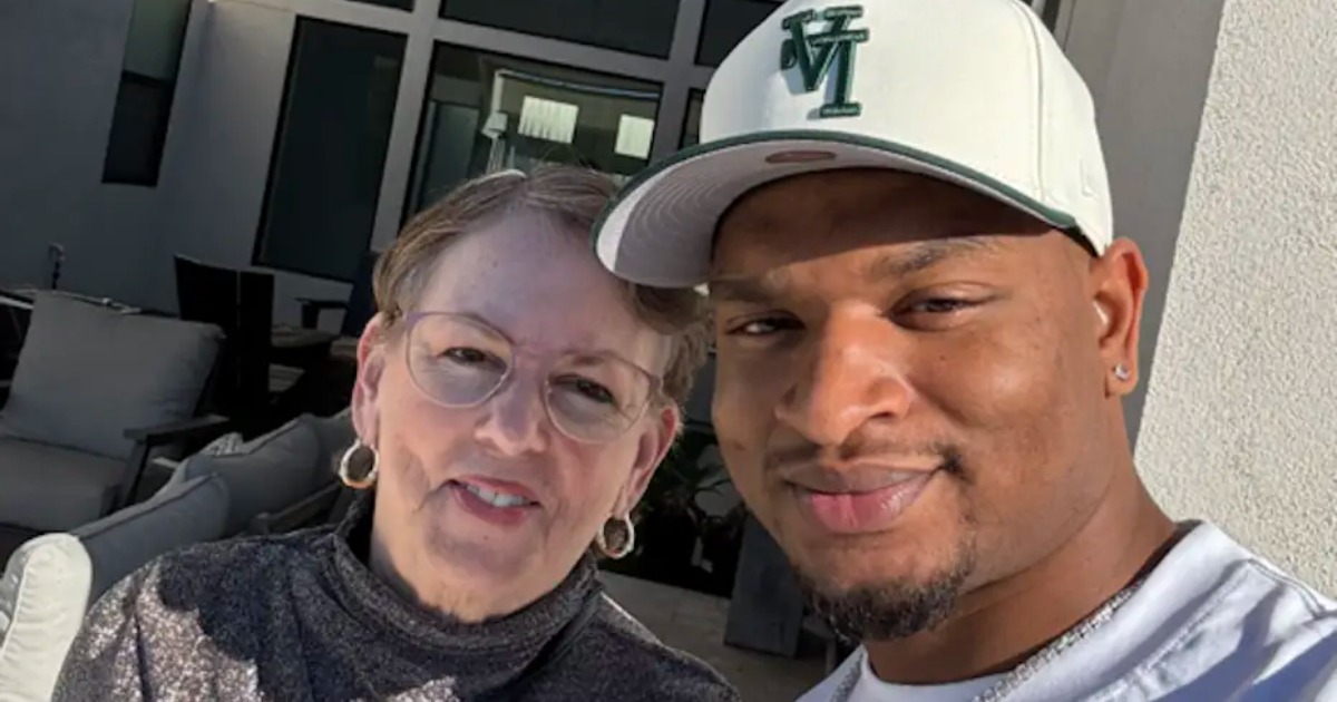 Grandma and stranger she accidentally invited to Thanksgiving 10 years ago share update